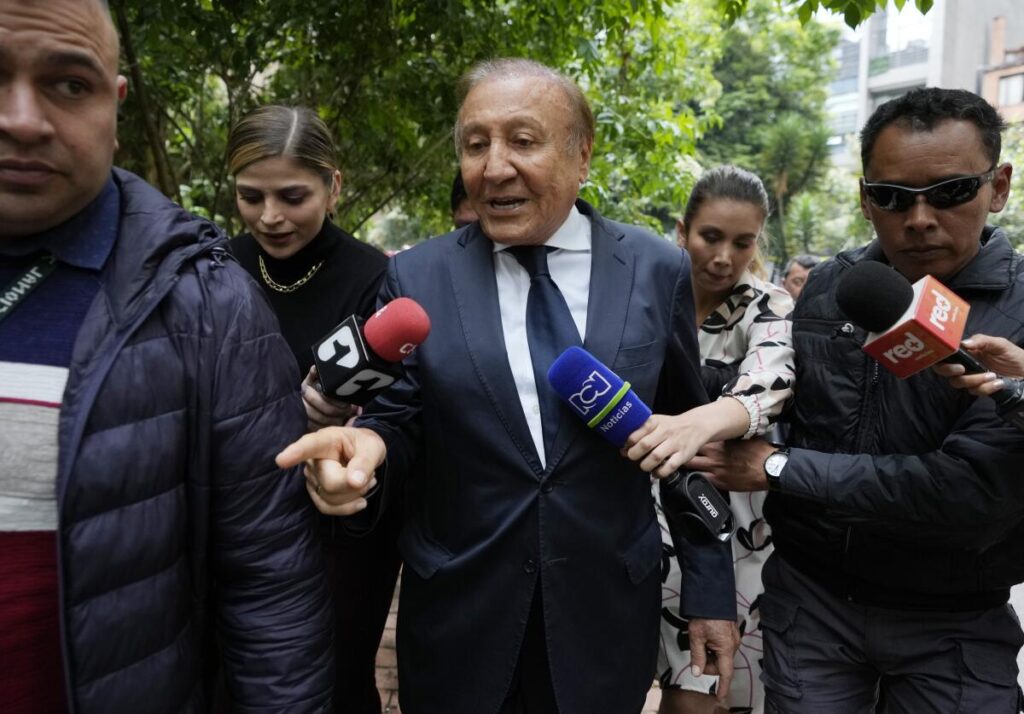 Rodolfo Hernández toma acciones legales tras revocación de su candidatura a la Gobernación de Santander Rodolfo Hernández toma acciones legales tras revocación de su candidatura a la Gobernación de Santander