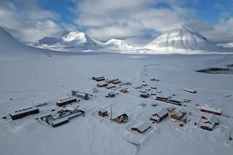 Svalbard: Conoce el Pueblo Más Cercano al Polo Norte con la Prohibición de Morir
