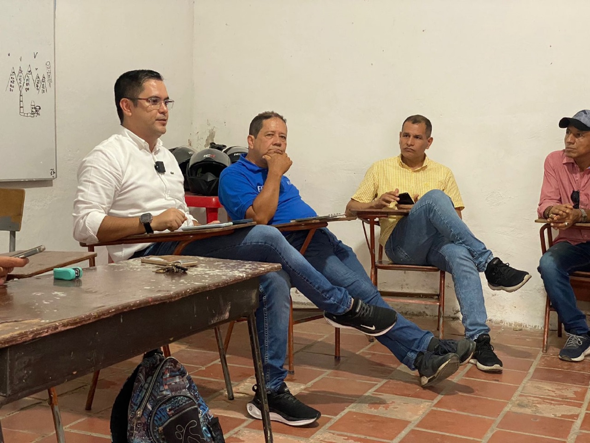Avanzan Diálogos Para Legalizar Asentamientos Humanos De La Comuna 6