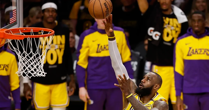 Doncic y James recuperan la ilusión de los Lakers después de derrotar a los lobos Doncic y James recuperan la ilusión de los Lakers después de derrotar a los lobos