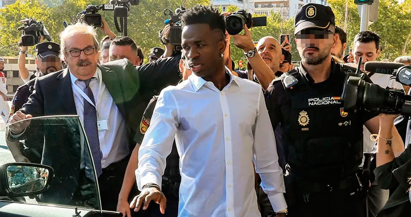 Condenó a los ultras que colgaron la muñeca Vinicius, a pesar de que evitarán la prisión Condenó a los ultras que colgaron la muñeca Vinicius, a pesar de que evitarán la prisión