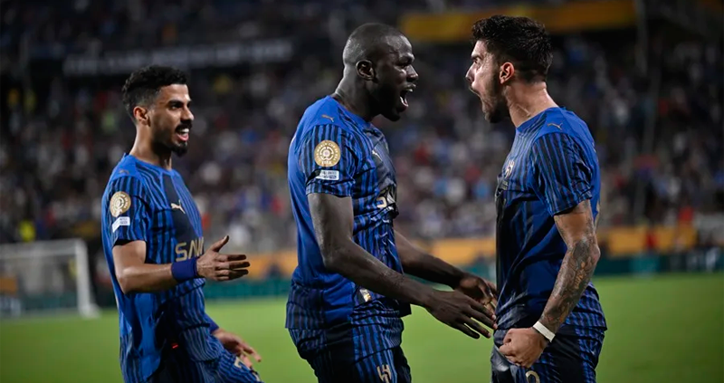 Hilal fulma la ciudad de Guardiola y causa un terremoto en el campeonato