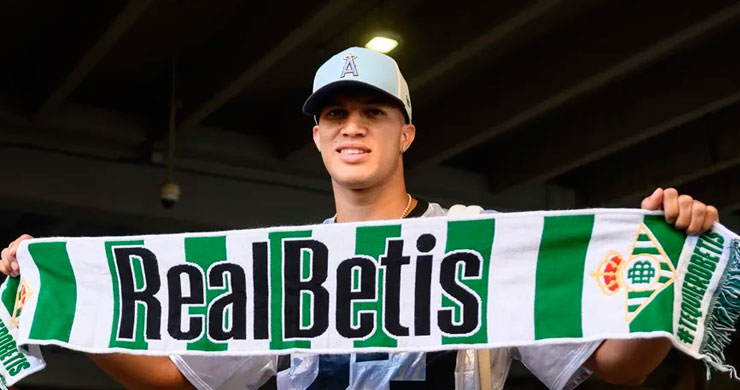 Betis anuncia la firma de la Dossa Nelson colombiana para 2030